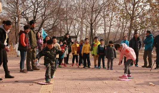 小學(xué)生訓練營(yíng)參加拓展培訓體驗